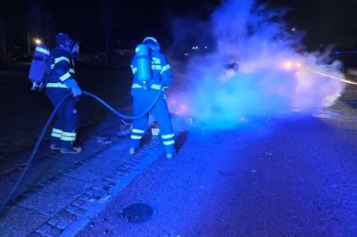 Nytårsnat blev Brand og Redning Midtvest i Videbæk kaldt til ild i en bunke afskudt fyrværkeri på Svanevej. Det var anden gang i nytårsdøgnet brandbilerne i Videbæk blev luftet, fortæller indsatsleder Kristian Rask Hansen.