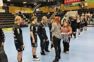 Sunds Seahawks tabte søndag pokalfinalen i Sportscenter Herning og måtte nøjes med sølvmedaljer. Det foregik i god ro og orden. Men under semifinalen dagen før var der en gruppe tilskuere, der intimiderede modstanderne og deres tilskuere.