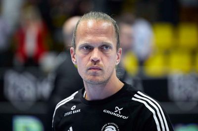 Mathias Albrektsen kom før denne sæson til BSH, hvor han er assistenttræner på ligaholdet. Før det var han i to sæsoner cheftræner for Skive fH.