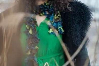 Dansk-iranske Camilla Dayyani underholder ved Ikast Kirkes internationale nytårsfest.