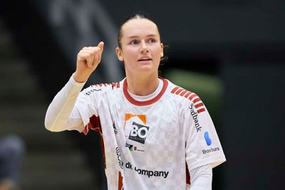 Karen Klokker og resten af Ikast-kvinderne spiller i aften på udebane mod oprykkerne HØJ. Det er første gang, Ikast møder Ølstykke-Jyllinge i Kvindeligaen.