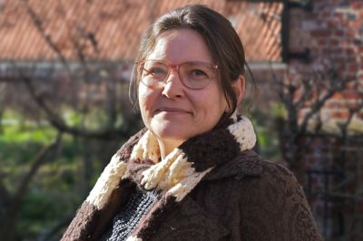 Mette Witt Jensen, der er koordinator for Kirkernes Sociale Arbejde i Ikast-Brande Kommune, taler ved højskoleformiddagen 26. februar i Ikast Kirkecenter.
