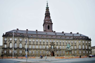 Flere politikere på Christiansborg under sig over, hvordan det kan gå til, at en somalisk voldtægtsmand fra Gullestrup ikke er udvist - og nu sidder anholdt i en drabssag fra Svendborg.
