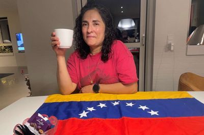 Betty Petersen er forlængst blevet dansker, men hun er født og opvokset i Venezuela. Hun har stadig familie i landet, der lider under korruption og stigende kriminalitet.