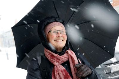 Elin Balleby Sørensen, Videbæk, pensionist: - Ja, jeg husker fra min barndom, når det var snevejr og mørkt om morgenen, så spændte min far den sort hest foran kanen, og så sad vi i den på vej til skolen, hvor vi havde tre kilometer. Det var virkelig så hyggeligt, og noget jeg ofte tænker tilbage på.