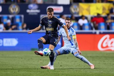 31-årige Mikael Uhre (t.v.) - her i trøjen hos amerikanske Philadelphia Union - er formentlig på vej retur til Superligaen. Og angiveligt på vej til FC Midtjylland.