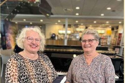 Bente Busk (t.v.) og indstiller Mona Larsen.
