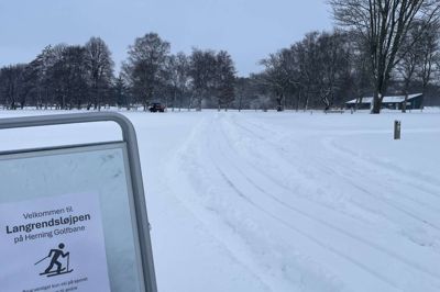 Herning Kommune har i samarbejde med Herning Golf Klub etableret en langrendsløjpe rundt om golfbanen.