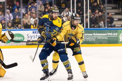 Ishockeyen fylder stadig meget for 32-årige Joachim Linnet (t.v.), men Blue Fox-spilleren prioriterer også familien og jobbet hos Herning-virksomheden Hübsch højt.