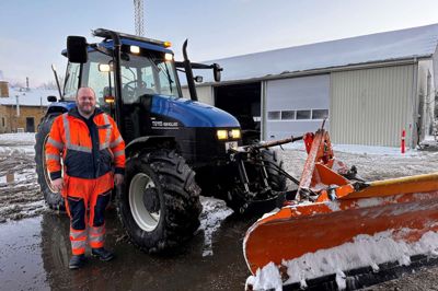 René Eistrup arbejder normalt som hovedvagt for kommunens vinterberedskab, men står når det er hård vinter op klokken 01.15 for at køre ud med sneploven i og omkring Videbæk.