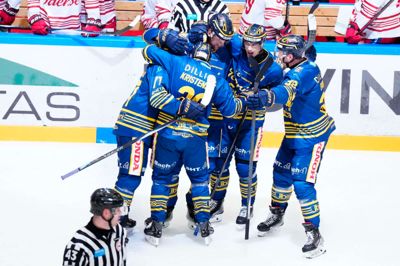 Mathias Bau Hansen tiljubles efter sin flotte soloscoring til 3-2.