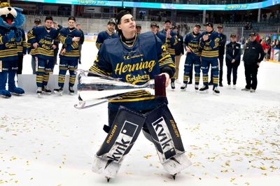 Janis Fecers kunne stolt fejre pokaltriumfen med de mange fans.
