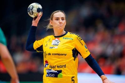 Emilie Arntzen blev delt topscorer for Ikast Håndbold i lørdagens Champions League-opgør mod ungarske Ferencváros. Forsvarsgeneralen scorede fem mål - de fleste i ankomstfasen eller overtalsspil.