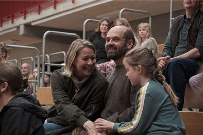 Trine Dyrholm og David Dencik spiller hovedrollerne i »Begyndelser«, som er første film på lærredet i Vinderup Biblioteks tilbud »Film før frokost«.