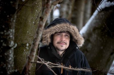 38-årige Nick Læsøe Mønsted fra Kragelund er uhelbredeligt syg af kræft. Han er sammen med sin familie med i DR-dokumentaren »Min sidste gave«, som blev sendt tirsdag. I program-serien hjælper skuespiller Esben Dalgaard fire uhelbredeligt syge med at give deres familier en sidste gave, inden det er for sent.