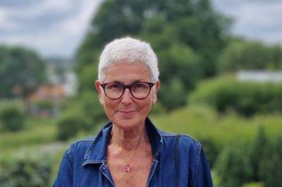 Lone Hansen fortæller sin personlige historie, når der sidst i januar er højskoledag i Sdr. Felding. Hun er forfatter til bogen »Vejen til mine rødder - jeg er min mors hemmelighed«, som tager udgangspunkt i et af besættelsestidens store tabuemner: Tyskerbørn.