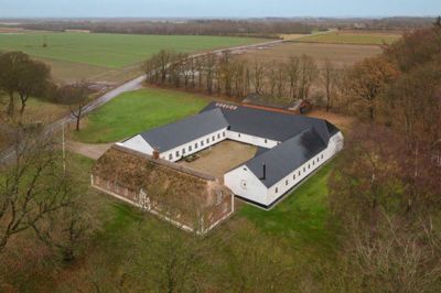 Krøjgårdvej 4 i Lund er sat til salg. Den historiske ejendom blev opført i 1860'erne og har kun været i to familiers eje. Foto: Danbolig