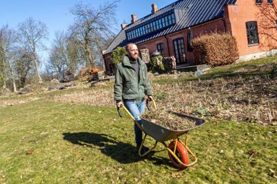 Søren Vester er blevet landskendt, primært via en række hus- og haveprogrammer i tv. I øjeblikket arbejder han intensivt på otte nye tv-programmer, der handler om at renovere et sommerhus med materialer, der styrker biodiversiteten. Arkivfoto: Steen Don