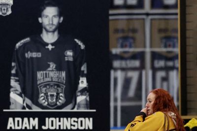 I efteråret 2023 døde Adam Johnson i en kamp for Nottingham Panthers. En modstanders skøjte skar ham så alvorligt i halsen, at han kort efter mistede livet på hospitalet.