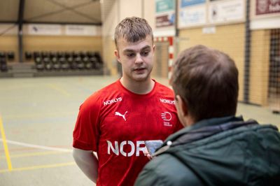 Landsholdets yngste mand, playmaker Mads Svane, tog sig tid til et par spørgsmål fra avisens udsendte inden onsdagens træning i Tjørring.