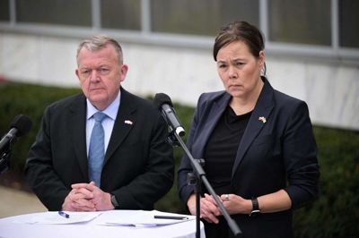 Udenrigsminister, Lars Løkke Rasmussen, og Grønlands Vivian Motzfeldt mødte den internationale presse ved den danske ambassade i Washington efter mødet med USAs udenrigsminister Marco Rubio og vicepræsident J.D. Vance.