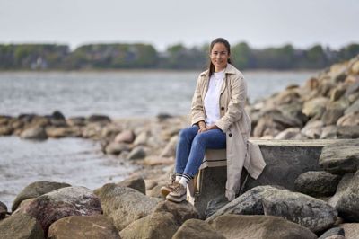 Udsigten over Limfjorden er magisk for Trine Marie Vingegaard Hansen. Og i Glyngøre har hun og familien trygheden og de nære relationer hele tiden inden for rækkevidde.