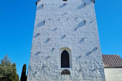 Sognepræst Arne Kiel Nielsen har nu sagt endegyldigt farvel til Nørre Snede Kirke (billedet) og Hampen Kirke på grund af sygdom. Nørre Snede og Hampen sogne får derfor en ny vikarpræst, Andreas Meier, der indsættes 5. maj,