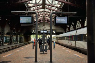 Størstedelen af den jyske togtrafik er søndag ude af drift, efter at en systemopdatering har voldt problemer. Kun tre strækninger er ikke berørt af problemet. Det gælder blandt andet tog fra Aarhus til Fredericia, oplyser Banedanmarks områdechef. (Arkivfoto).