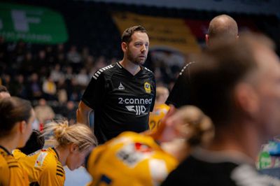 Jesper Fredin og Ikast Håndbold spiller lørdag om slutspilspuljens førsteplads. Modstanderen på Sydfyn er guldkandidaten Odense.