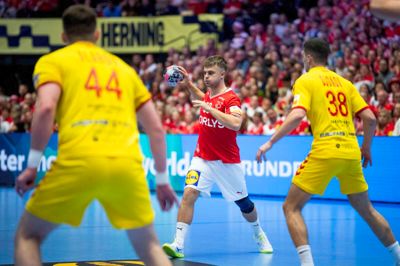 Mads Svane er her i aktion under kampen mellem Danmark og Nordmakedonien. Svane fik debut få dage før slutrunden. Foto: Bo Amstrup/Ritzau Scanpix