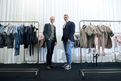 Erik Andreæ (t.v.) og Michael Nederby kan fejre, at det nu er 20 år siden de købte et børnetøjsfirma.