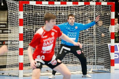 Rasmus Døssing skiftede i sommeren 2024 fra KIF Kolding til HC Midtjylland. I aften gæster han barndomsklubben med sine holdkammerater fra HCM.