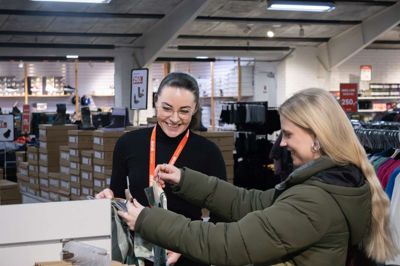 Ikast-tøjkæden Dansk kan tydeligt mærke, når kunderne får udbetalt børnepenge.