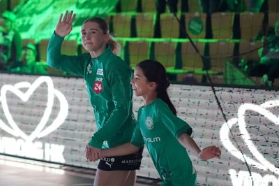 Clara Bro Veilgaard har fået sin første prof-kontrakt.