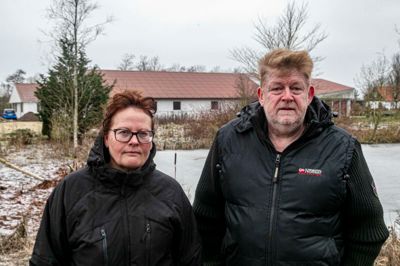 Albert Laursen og Lene Skytte bor begge tæt på Multika Snedkerier, men i første omgang var det kun den ene af dem, der blev hørt i sagen om virksomhedens virke.