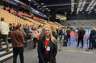 Maja Guldager var i Boxen for at høre om stedets erfaringer med store internationale sportsbegivenheder. Hun er nemlig ansat hos Arena Nord i Frederikshavn, hvor man i juni skal holde VM i Firmaidræt.