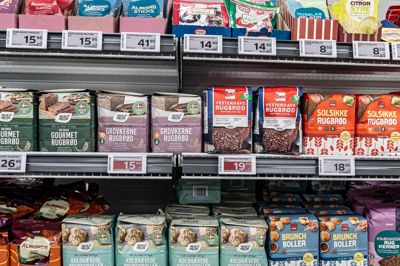 Hvor meget af sine indkøb må en børnehave eller plejehjem lægge hos den lokale dagligvarebutik? Læserbrevsskribent og politiker er uenige om, hvad der blev sagt på vælgermøde.