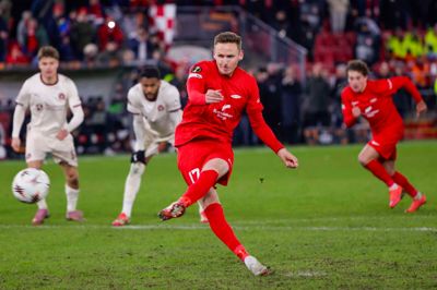 Indskiftede Joachim Soltvedt udligner til 3-3 for norske Brann på kampens sidste spark hele 10 minutter inde i dommerens tillægstid. Det var et straffespark dømt mod FCM-anfører Mads Bech.