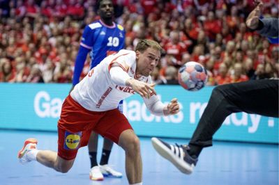 Simon Pytlick og resten af de danske håndboldherrer havde store problemer i EM-kampen mod Frankrig. Men det endte med en kneben dansk sejr.