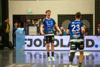 Der var otte mål og fremragende spil i begge ender fra Simon Ostersen, da Skive besejrede Aarhus med 33-24.