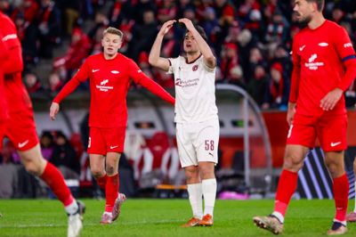 Aral Simsir og de øvrige FCM'ere ærgrede sig torsdag aften i Bergen, hvor de danske vicemestre måtte nøjes med 3-3 mod SK Brann. Men i næste uge kan holdet meget vel skrive europæisk klubhistorie.