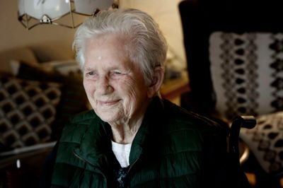 Ingrid Hansen har levet et aktivt liv med blandt andet mange rejser rundt i Europa og ligeledes til USA og Australien. Hendes ældste søn Egon bor med sin familie i Australien, og hun har i alt besøgt ham fem gange.