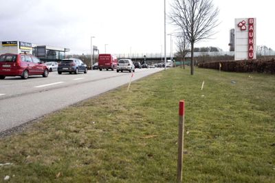 Den kommende udvidelse af Silkeborgvej skal løbe fra Bauhaus og cirka 400 meter i østlig retning. Vejarbejdet begynder på mandag - og ventes at medføre adskillige gener for bilisterne de næste 10 måneder.