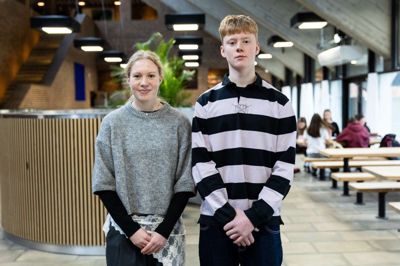 I lørdags kom det frem, at Ikast-Brande Gymnasium har valgt at aflyse den årlige studietur til USA. Dermed er Freja Blegvad, Sylvester von Lachmann Knudsen og de øvrige elever i 1.c, på Ikast-Brande Gymnasium blevet ufrivillige brikker i et geopolitisk magtspil.