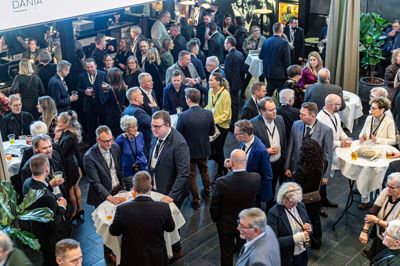 Der var fuldt hus i Kulturcenter Skives foyer, da der fredag aften blev skruet op for festen til Skive Business Awards.