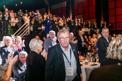 Der var stående klapsalver til årets modtager af æresprisen ved Skive Business Awards.