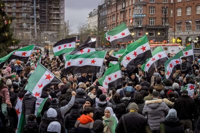 Syrisk Forening i Danmark demonstrerede på Rådhuspladsen i København 8. december 2024 i anledning af Bashar al-Assads fald. Siden er antallet af syrere, der har søgt om asyl i Danmark, faldet markant. (Arkivfoto).