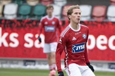 Tonni Adamsen er en ombejlet herre.