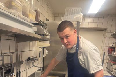 Vilhelm på restaurant Noli i Ikast: I køkkenet er andre afhængige af, at man gør sit arbejde ordentligt, kunne skoleeleven hurtigt erfare.