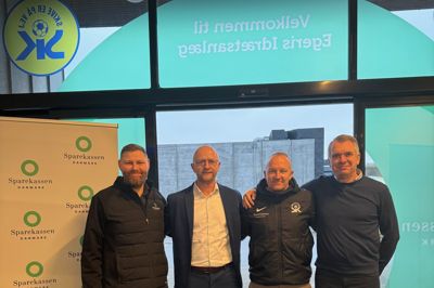 Repræsentanter for SIK og for Sparekassen Danmark har sat deres navne under en ny aftale.